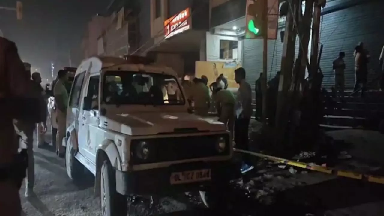 दिल्ली में बेखोफ बदमाश! तिहाड़ से बाहर आये युवक की मुंडका फायरिंग में हत्या
