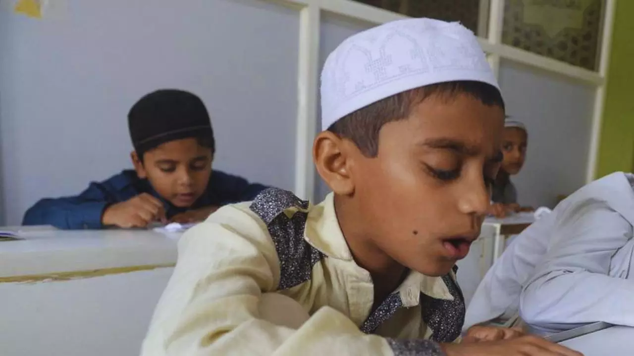 पहले लोहे से दागा, फिर लगाई प्राइवेट पार्ट में मिर्ची: मदरसा टीचर की हैवानियत