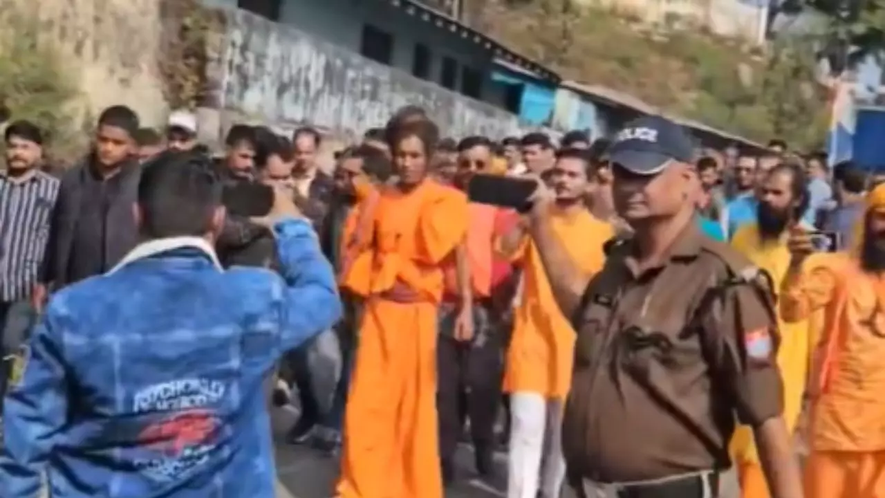 उत्तराखंड के बेरीनाग में मस्जिद विवाद गहराया, प्रदर्शनकारियों का सड़कों पर जमावड़ा