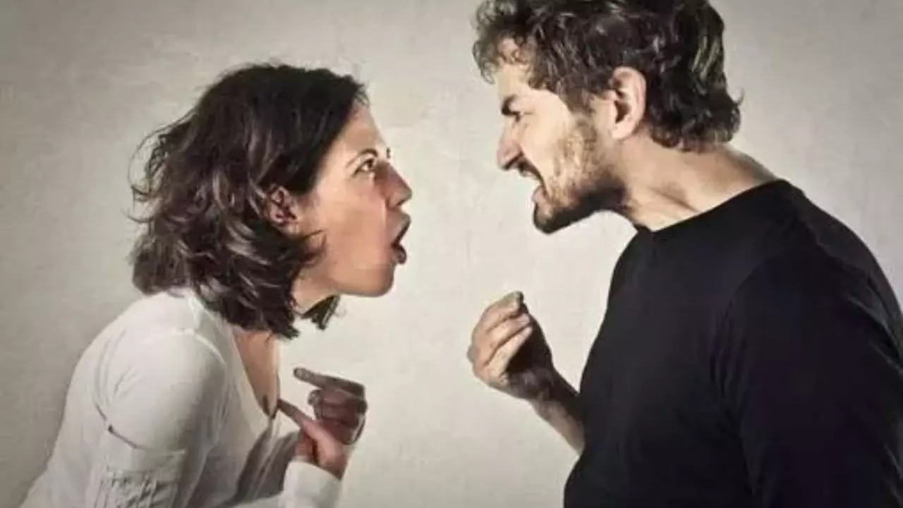 रात दिन की लड़ाई-झगड़ों से बचने के लिए अपनाएं ये 5 वास्तु टिप्स, रिश्ते होंगे मजबूत!