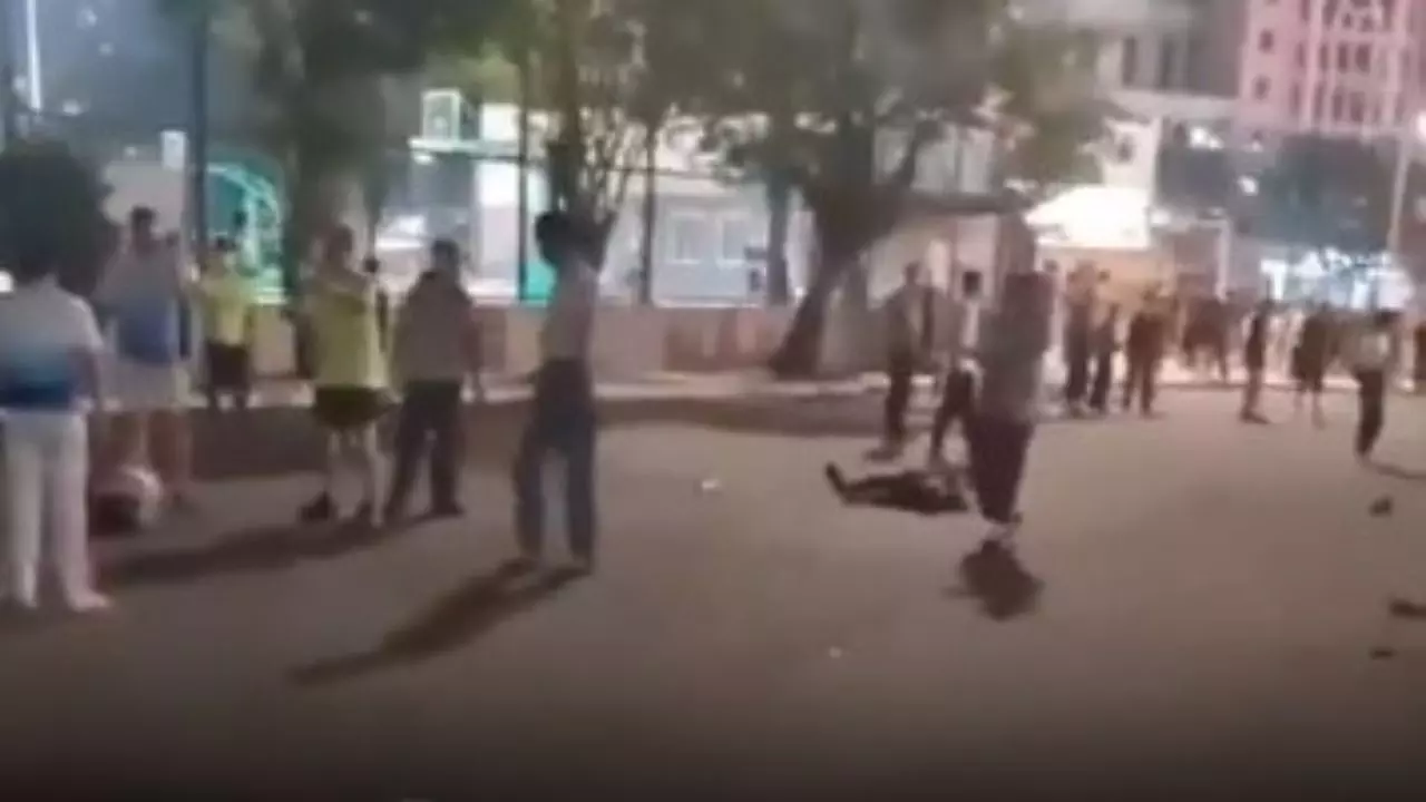 China: हाई-स्पीड कार ने 35 लोगों की ली जान, रोड पर पड़ी दिखी लाशें, 40 से अधिक घायल