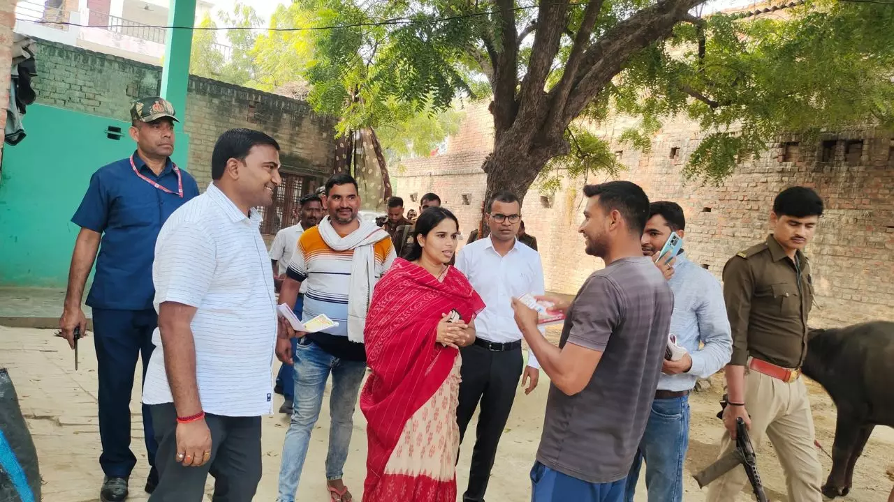 सपा में रहकर योगी की फैन है ये विधायक, उपचुनाव में भाजपा के लिए मांग रहीं घर-घर जाकर वोट सपा में रहकर योगी की फैन है ये विधायक, उपचुनाव में भाजपा के लिए मांग रहीं घर-घर जाकर वोट