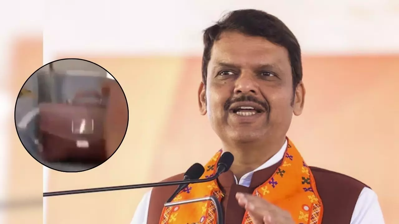 महाराष्ट्र में तलाशी विवाद, फडणवीस का भी बैग हुआ चेक, अब क्या कहेंगे उद्धव ठाकरे?