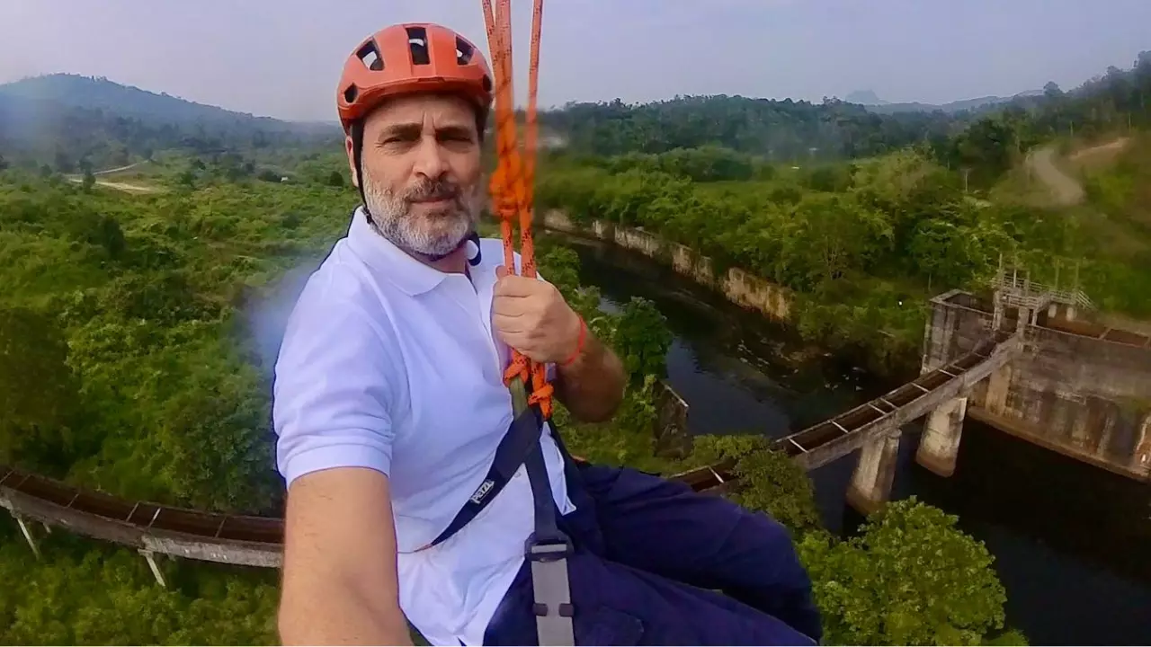 Video: प्रचार खत्‍म, अब मस्‍ती! जिपलाइन पर राहुल गांधी की एडवेंचर राइड, प्रियंका को भी किया चैलेंज