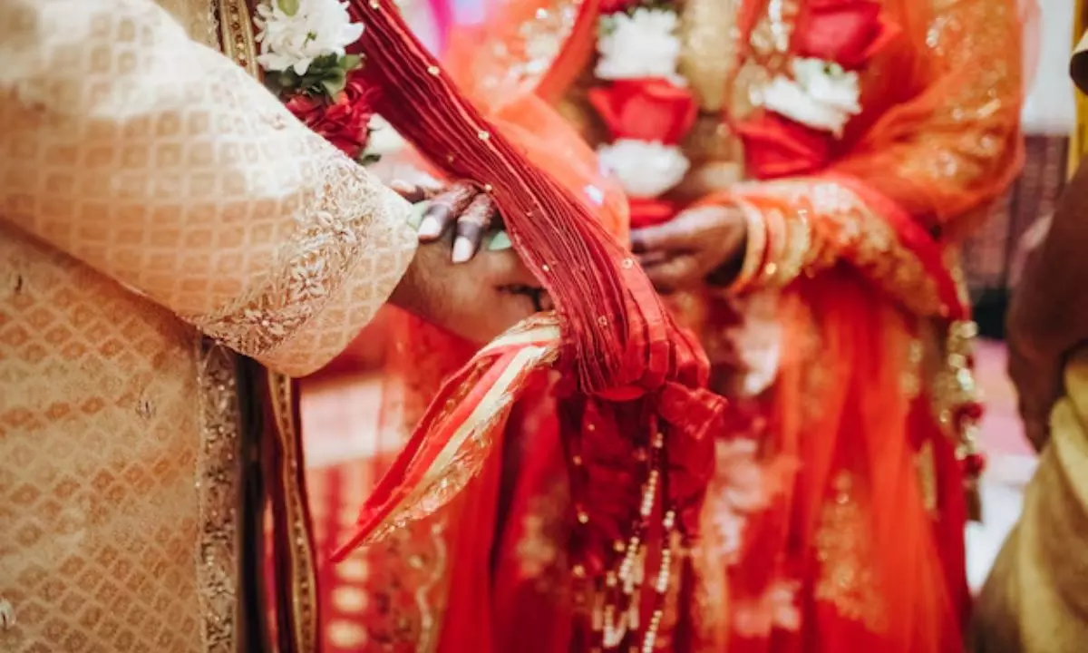 WhatsApp पर बेगानी शादी का निमंत्रण न पड़ जाए भारी, जानें कैसे स्कैमर्स लोगों को बना रहे शिकार