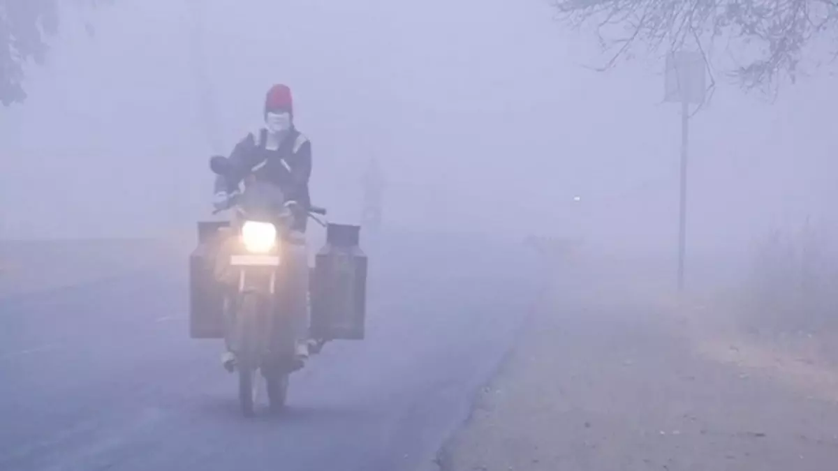दिल्ली में आज से GRAP-3, जहरीली बनी दिल्ली की हवा, कितना है AQI?