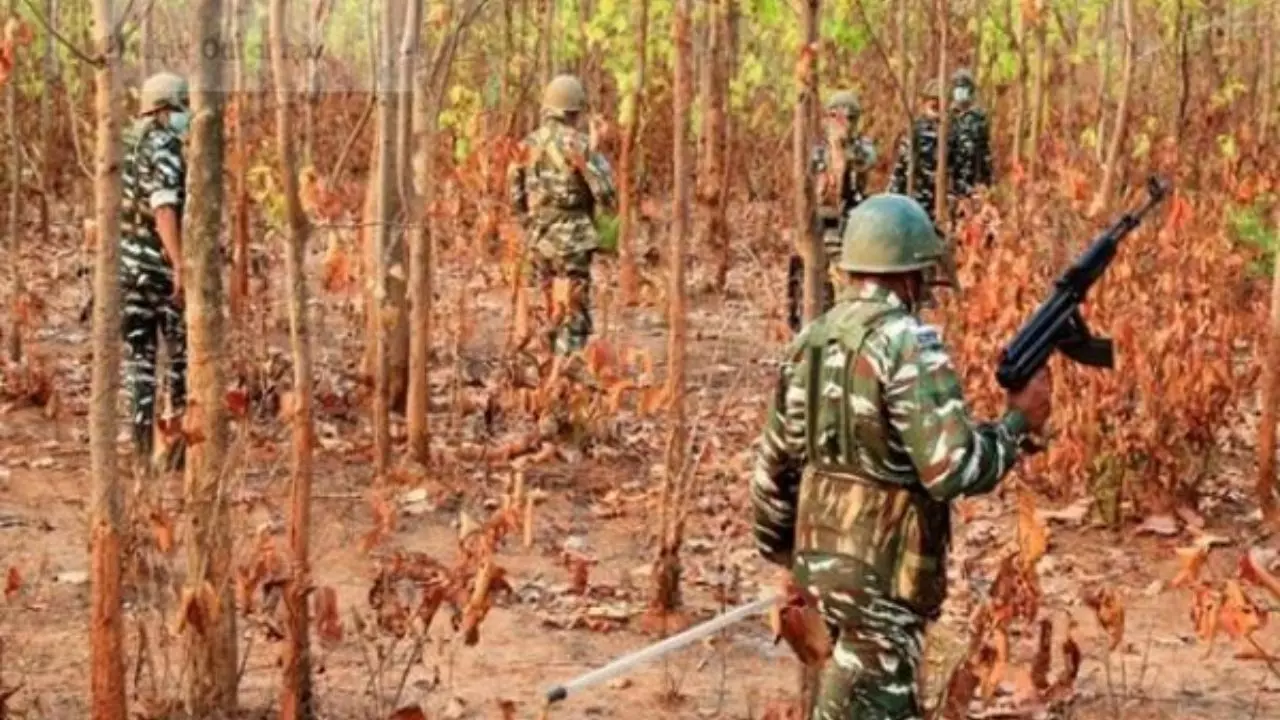 छत्तीसगढ़ में सुरक्षाबलों के साथ मुठभेड़ में मारे गए 5 नक्सली, दो जवान घायल
