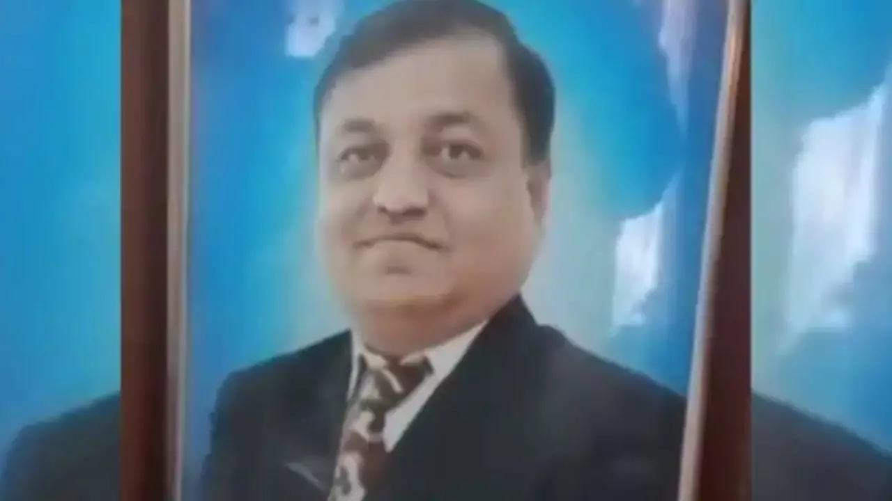 मरा समझकर घरवाले कर रहे थे शोक सभा, तभी जिंदा पहुंचा शख्स; जानें पुलिस क्यों करने लगी पूछताछ