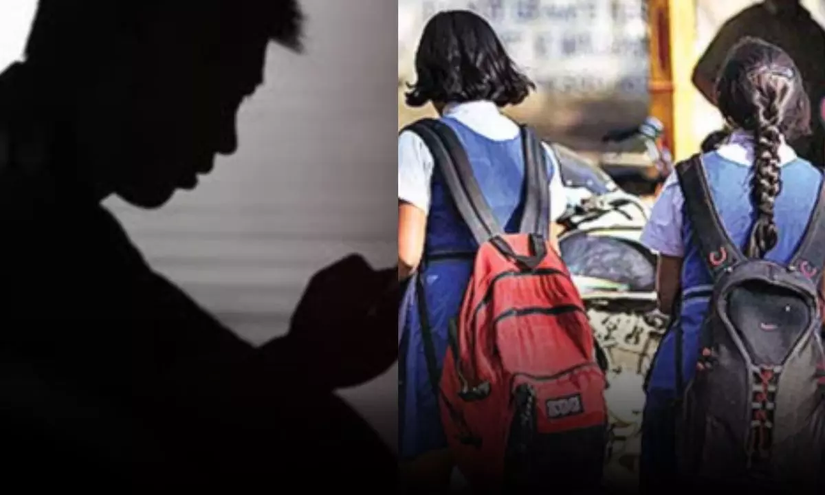 क्या छात्राओं का बन रहा था वीडियो? स्कूल के टॉयलेट में मिला खुफिया कैमरा क्या छात्राओं का बन रहा था वीडियो? स्कूल के टॉयलेट में मिला खुफिया कैमरा