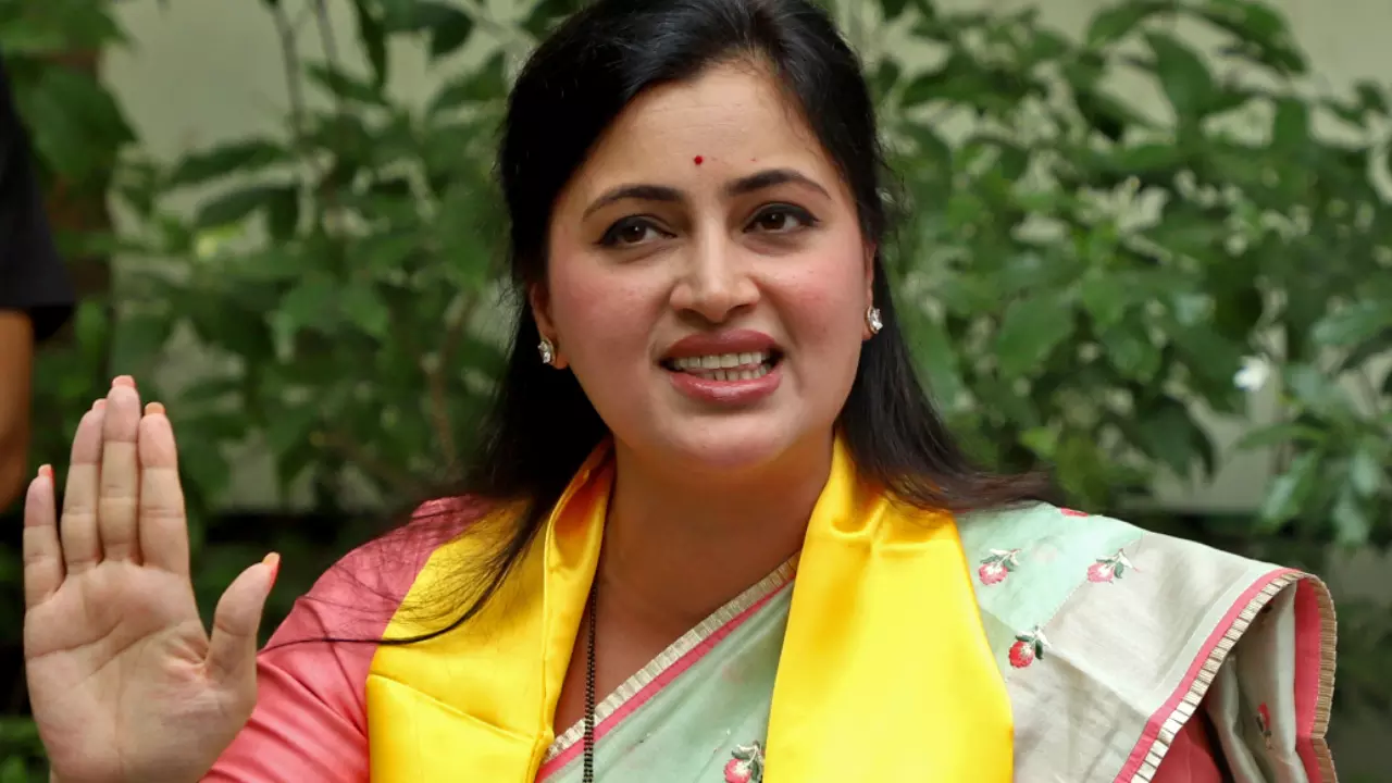 अल्लाह हू अकबर के नारे, गालियां दीं और...नवनीत राणा की चुनावी रैली में जानें क्या- क्या हुआ