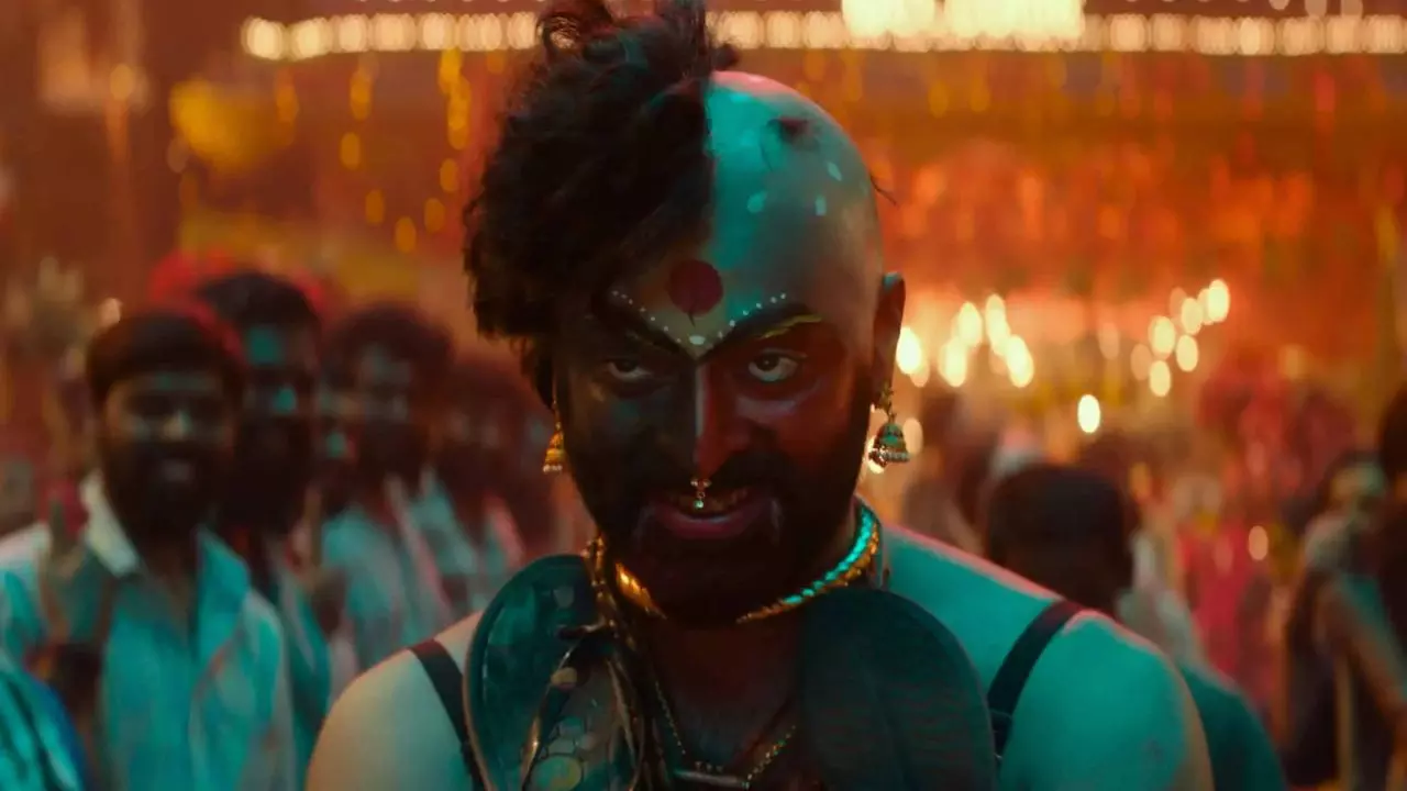 Pushpa 2: कौन है आधा सिर मुंडा एक्टर, जो पुष्पाराज से लेगा पंगा? Pushpa 2: कौन है आधा सिर मुंडा एक्टर, जो पुष्पाराज से लेगा पंगा?