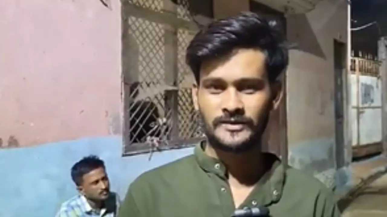 दूसरों के बच्चों के लिए बने फरिश्ता, खुद की जुड़वा बच्चियों को ही नहीं बचा सके; याकूब मंसूरी का दर्दनाक किस्सा दूसरों के बच्चों के लिए बने फरिश्ता, खुद की जुड़वा बच्चियों को ही नहीं बचा सके; याकूब मंसूरी का दर्दनाक किस्सा