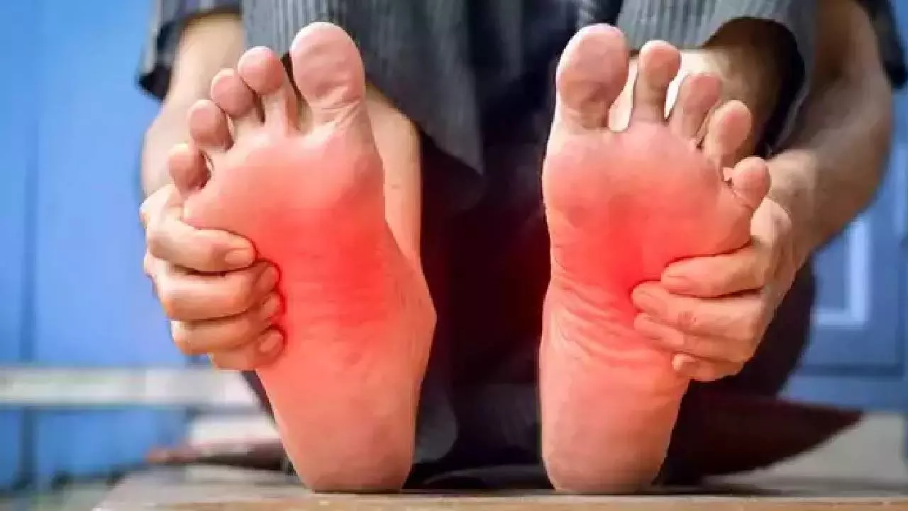 5 संकेत जो हाई कोलेस्ट्रॉल की देते हैं चेतावनी, नहीं जाना तो हो सकती है बड़ी दिक्कत