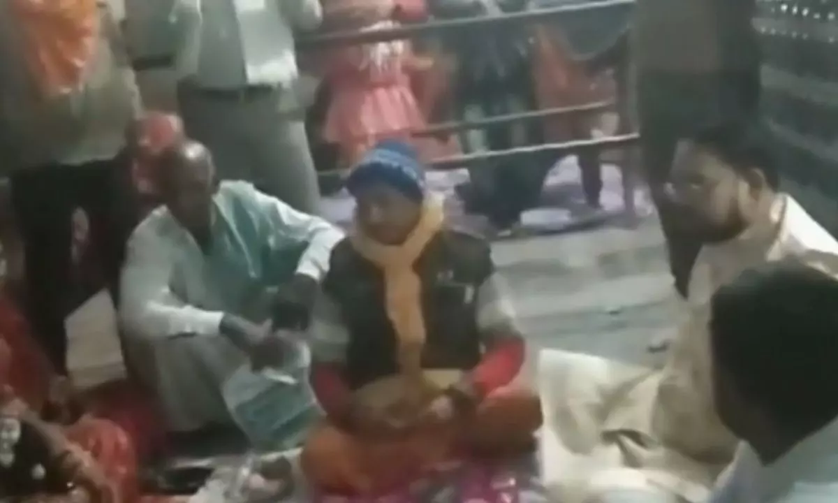 मैं 62 बरस का और तुम 32 की, ये चुनाव क्या कुछ न कराए? बिहार के इस नेता ने आधी उम्र की लड़की से रचाई शादी