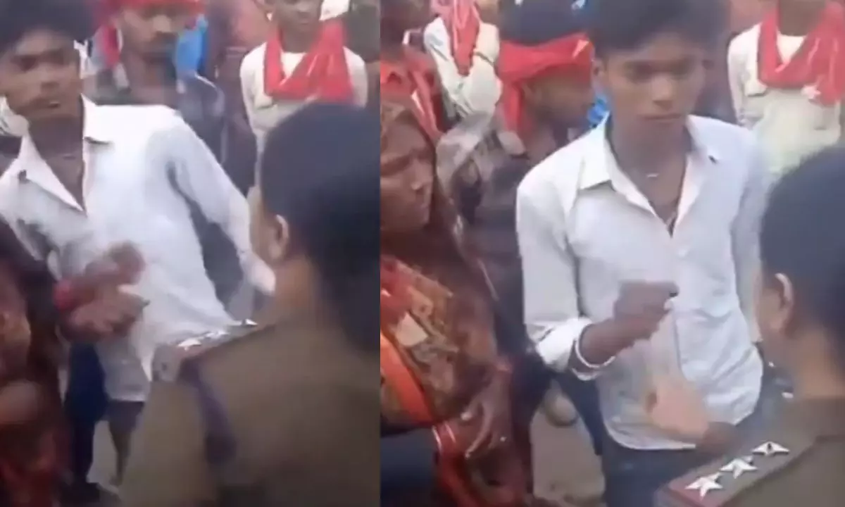 मध्य प्रदेश में महिला पुलिस पर हमला: भीड़ ने दारोगा को जड़े थप्पड़, सोशल मीडिया पर वायरल हुआ वीडियो मध्य प्रदेश में महिला पुलिस पर हमला: भीड़ ने दारोगा को जड़े थप्पड़, सोशल मीडिया पर वायरल हुआ वीडियो