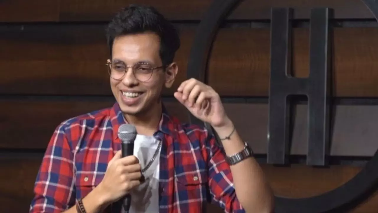 IIT भिलाई में ऐसा क्या हुआ कि प्रोफेसर ने बंद किए कान? कॉमेडियन यश राठी पर FIR IIT भिलाई में ऐसा क्या हुआ कि प्रोफेसर ने बंद किए कान? कॉमेडियन यश राठी पर FIR