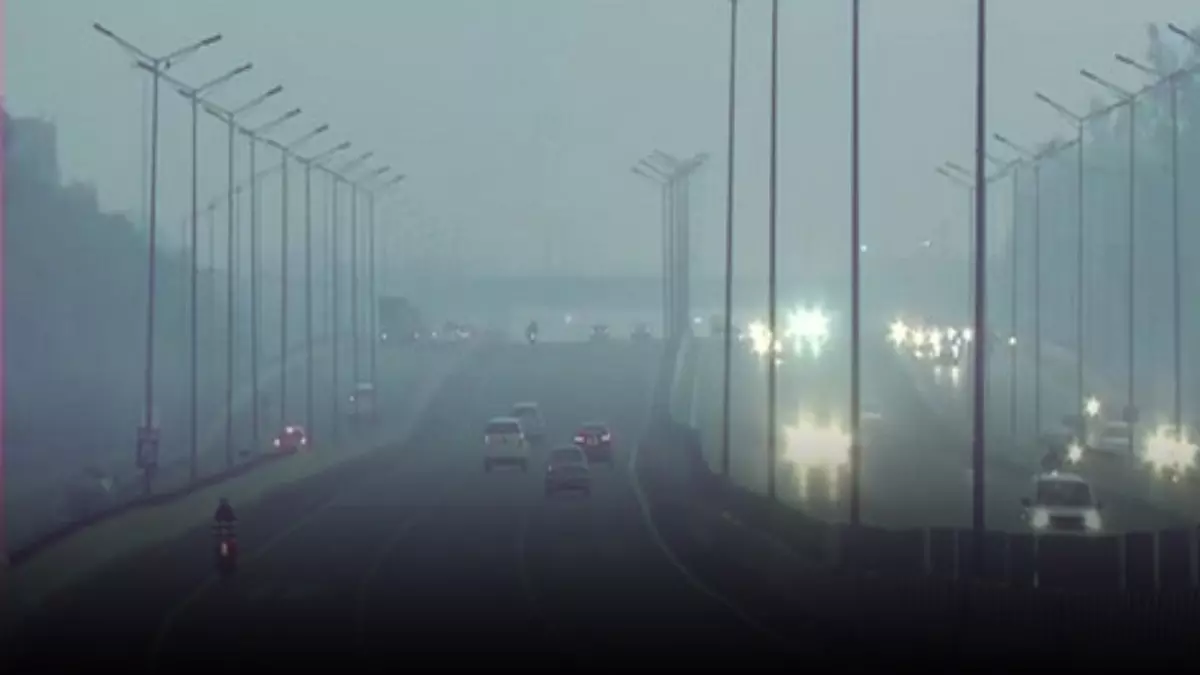 बद से बदतर हो रही दिल्ली की हवा, कई इलाकों में 500 पार पहुंचा AQI, ठंड के साथ डरा रहा प्रदूषण