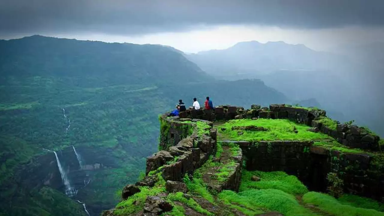 दोस्तों के साथ महाराष्ट्र घूमने का है प्लान, लिस्ट में शामिल करना न भूलें ये जगहें