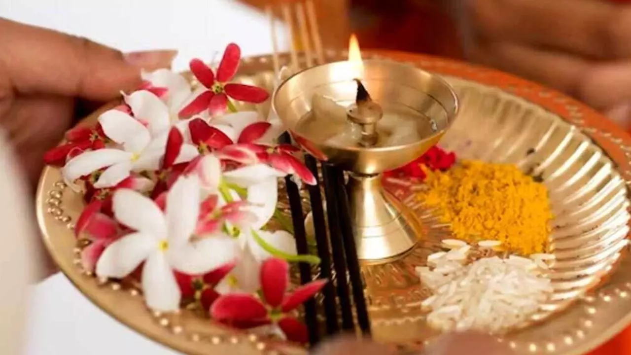 रोना, झपकियां लेना या छींके आना..., पूज के दौरान ये चीज करना हो सकता है अशुभ, जानें क्या कहते हैं एक्सपर्ट्स रोना, झपकियां लेना या छींके आना..., पूज के दौरान ये चीज करना हो सकता है अशुभ, जानें क्या कहते हैं एक्सपर्ट्स