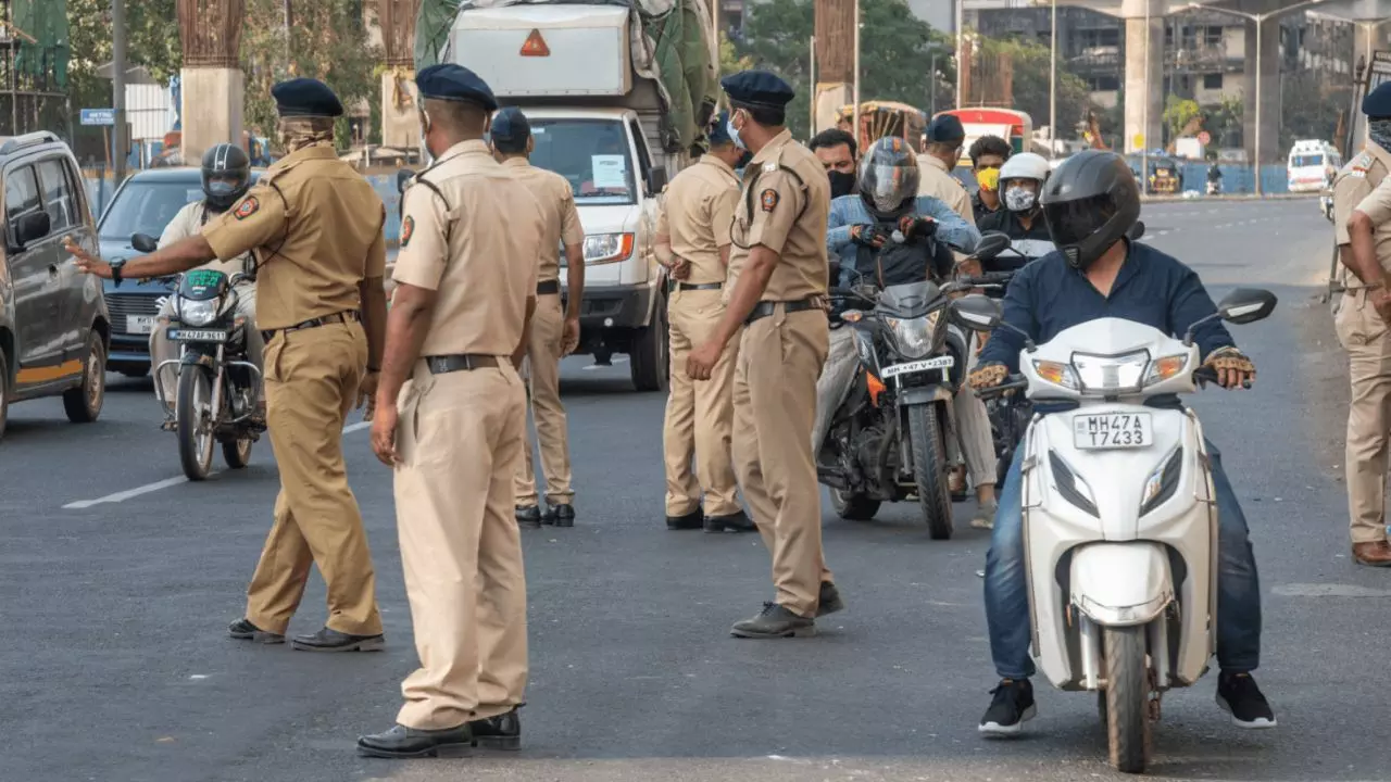 क्या आप भी नहीं लगाते हैं हेलमेट? ट्रैफिक पुलिस ने युवक का काटा 1 लाख से अधिक का चालान, समझें मामला