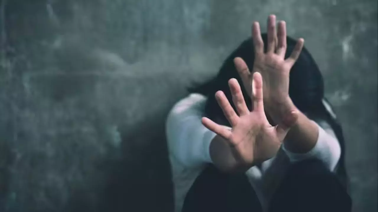 ये क्या हो रहा ओडिशा में? दबंग ने महिला आदिवासी के साथ की शर्मनाक हरकत, मुंह में ठूंस दिया इंसान का मल