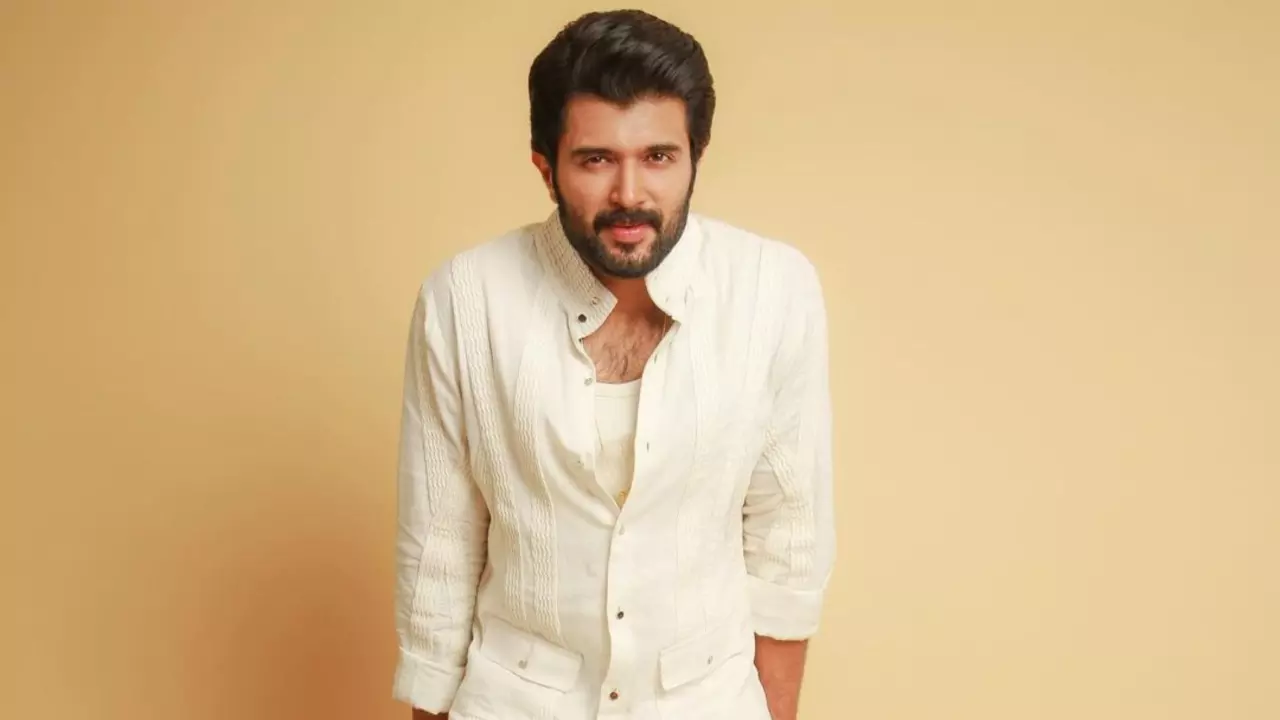 सिंगल नहीं हैं Vijay Deverakonda इस एक्ट्रेस के साथ अपनी डेटिंग को किया कन्फर्म
