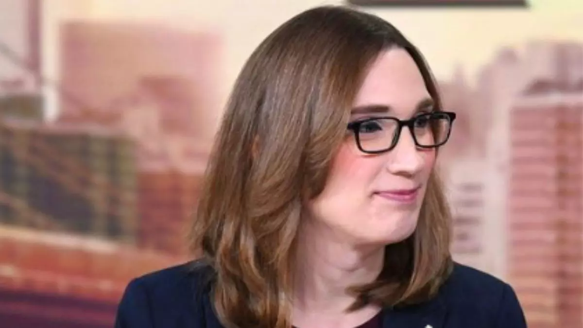 कौन हैं Sarah McBride, अमेरिका की पहली ट्रांसजेंडर महिला सीनेटर, जिन्हें लेकर संसद में मचा बवाल?