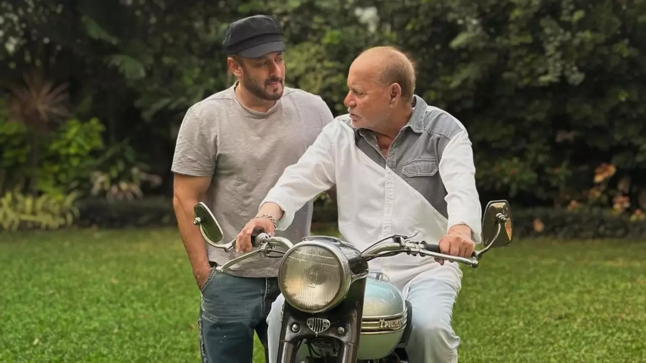 Salman Khan ने पिता Salim Khan के साथ शेयर की दिल को छू लेने वाली खास तस्वीर