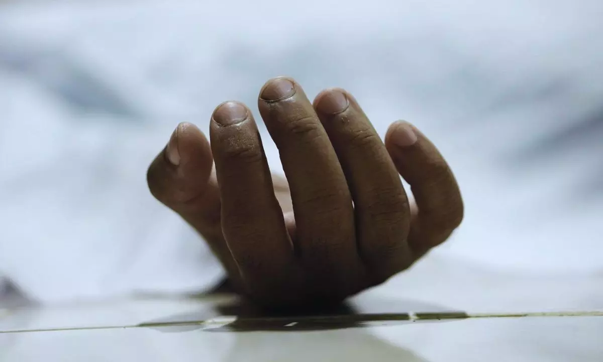 बिहार : गर्लफ्रेंड के घर में घुस कर की ये डिमांड, नहीं मानी तो खुद को उतारा मौत के घाट बिहार : गर्लफ्रेंड के घर में घुस कर की ये डिमांड, नहीं मानी तो खुद को उतारा मौत के घाट