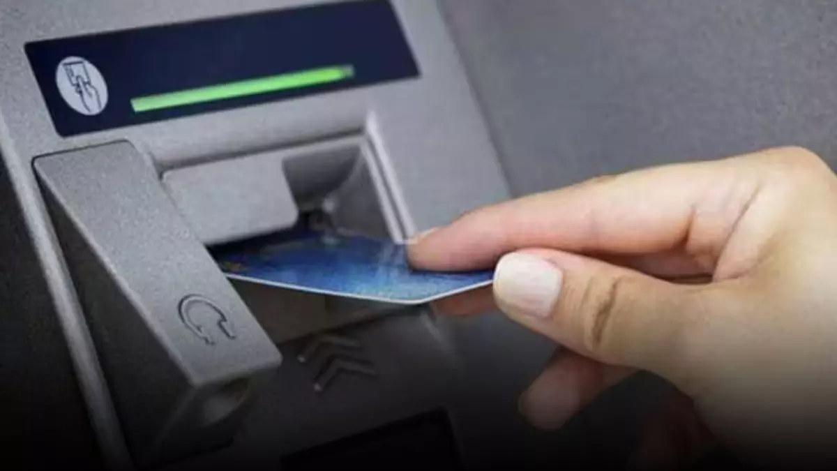 ATM Fraud  के लिए लगाया गजब का दिमाग! जानें कैसे स्कैमर्स ने बैंक और कस्टमर को एक साल तक बनाया बेवकूफ