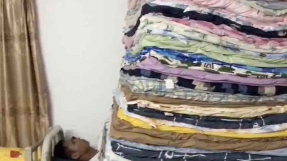 ठंड से बचने का अनोखा जुगाड़, Video वायरल, लोगों ने कहा- 50-60 और ले आओ
