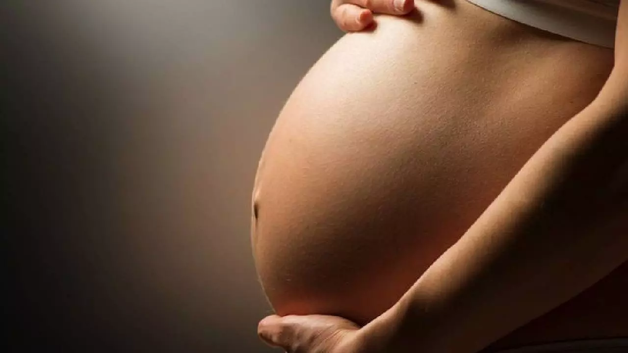 प्रेग्नेंट महिलाओं को भूलकर भी नहीं खानी चाहिए ये 5 चीजें
