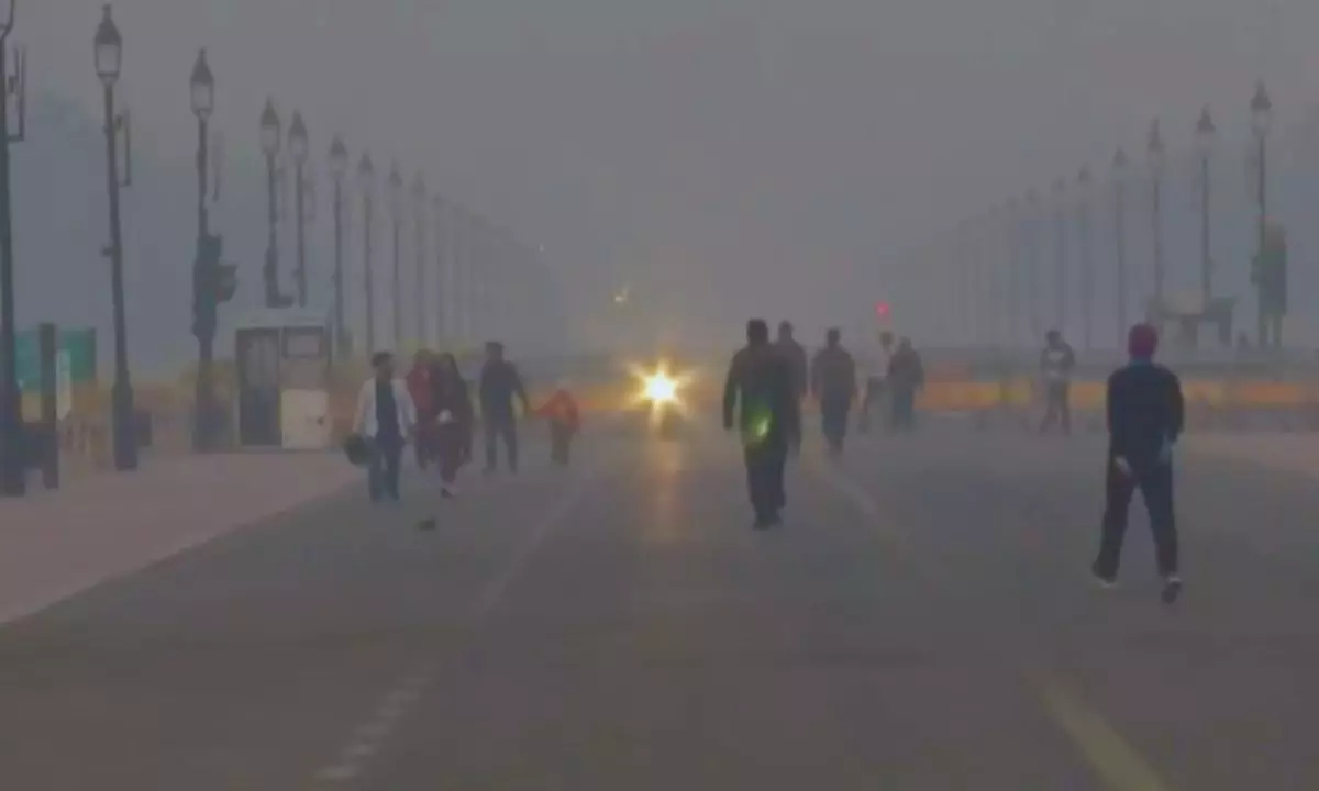 दिल्ली में प्रदूषण का कहर जारी! 412 दर्ज हुआ AQI, लोगों को करना पड़ रहा इन परेशानियों का सामना