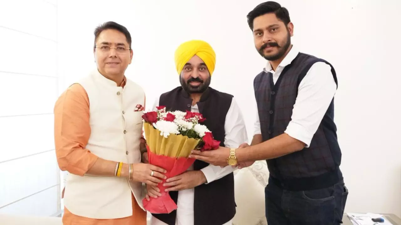 अमन अरोड़ा बने पंजाब AAP के नए अध्यक्ष, CM मान ने किया बड़ा एलान अमन अरोड़ा बने पंजाब AAP के नए अध्यक्ष, CM मान ने किया बड़ा एलान