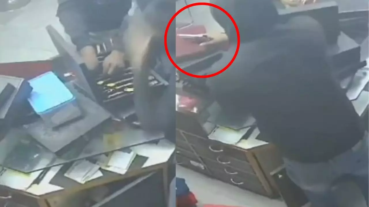 बिहार में बंदूक दिखाकर लुटेरों ने लूटी ज्वेलरी दुकान, CCTV में कैद हुई वारदात