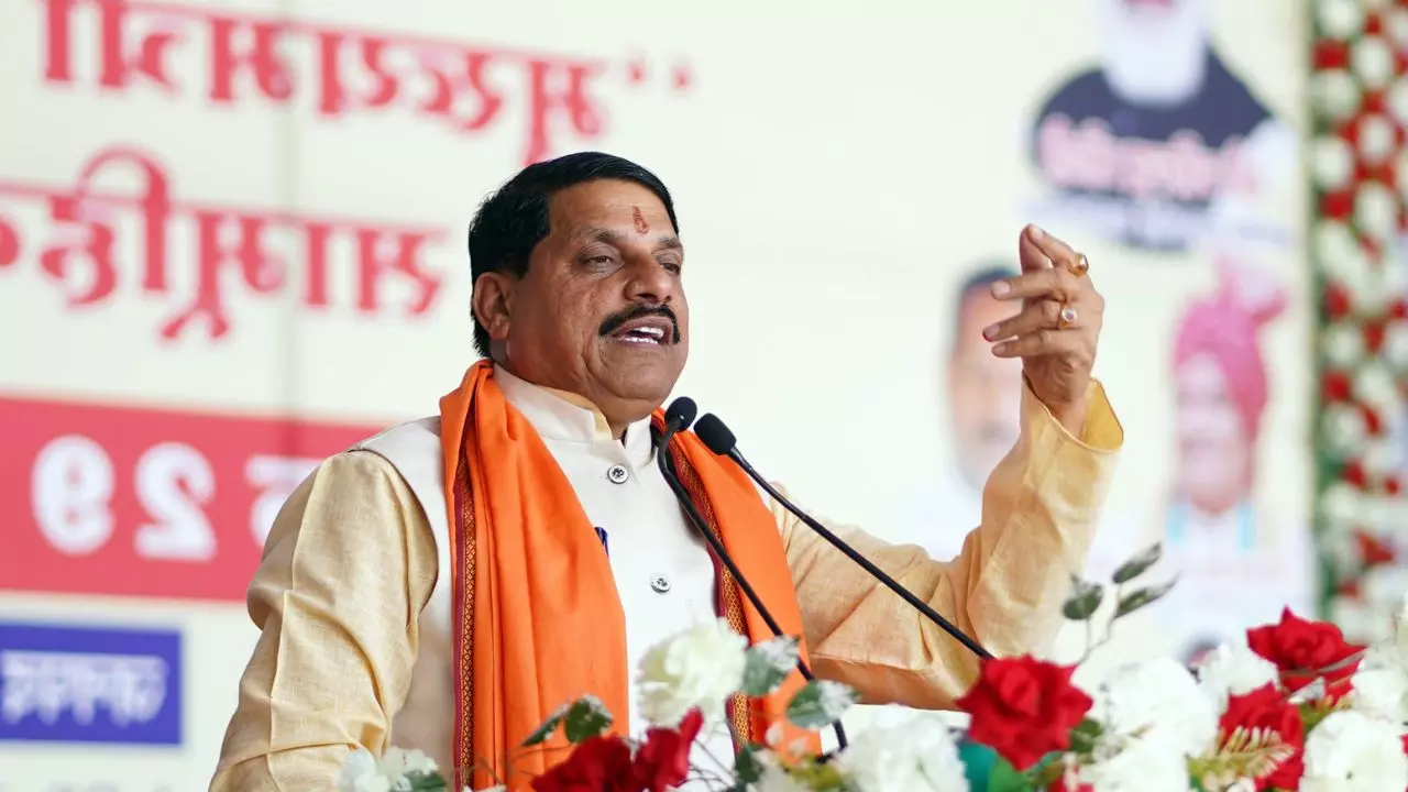 मंदिर की जमीन पर भूमाफिया का कब्जा, हरकत में आई मोहन सरकार; हुआ बुल्डोजर एक्शन