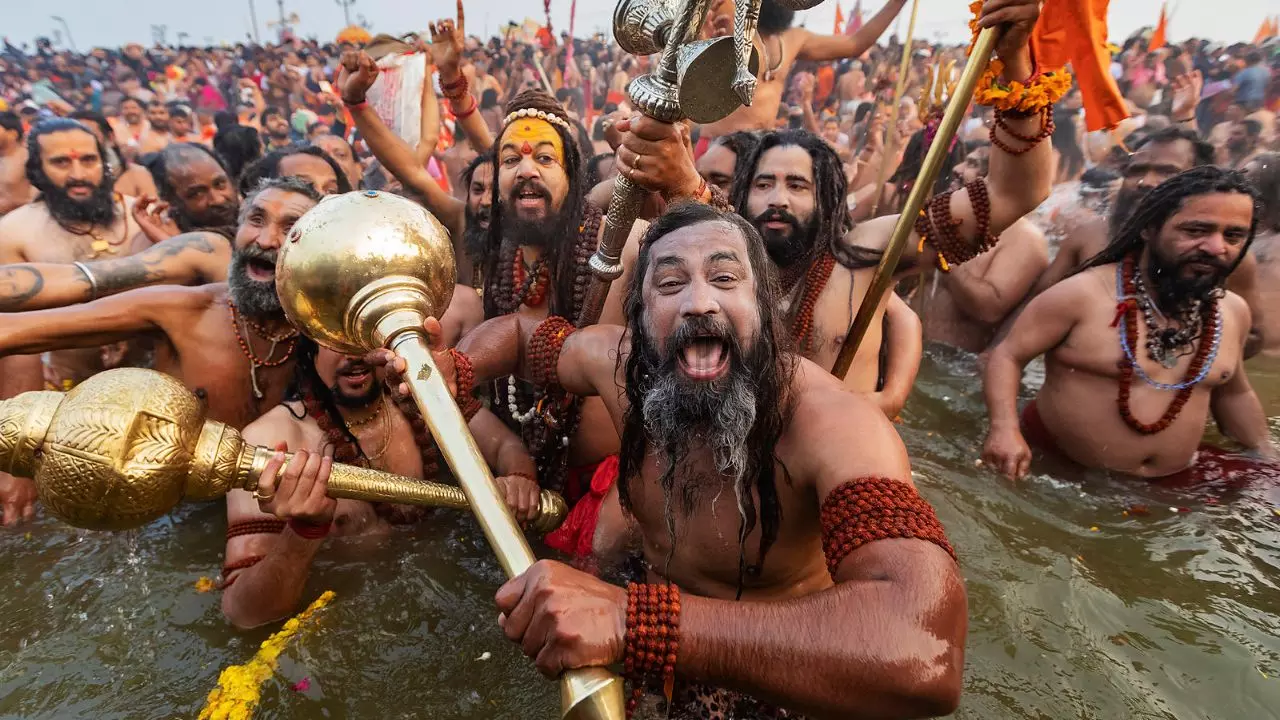 Kumbh Mela 2025: कुम्भ मेला में कमाना है पुण्य, करें ये खास काम; मिलेगी शांति और मोक्ष!
