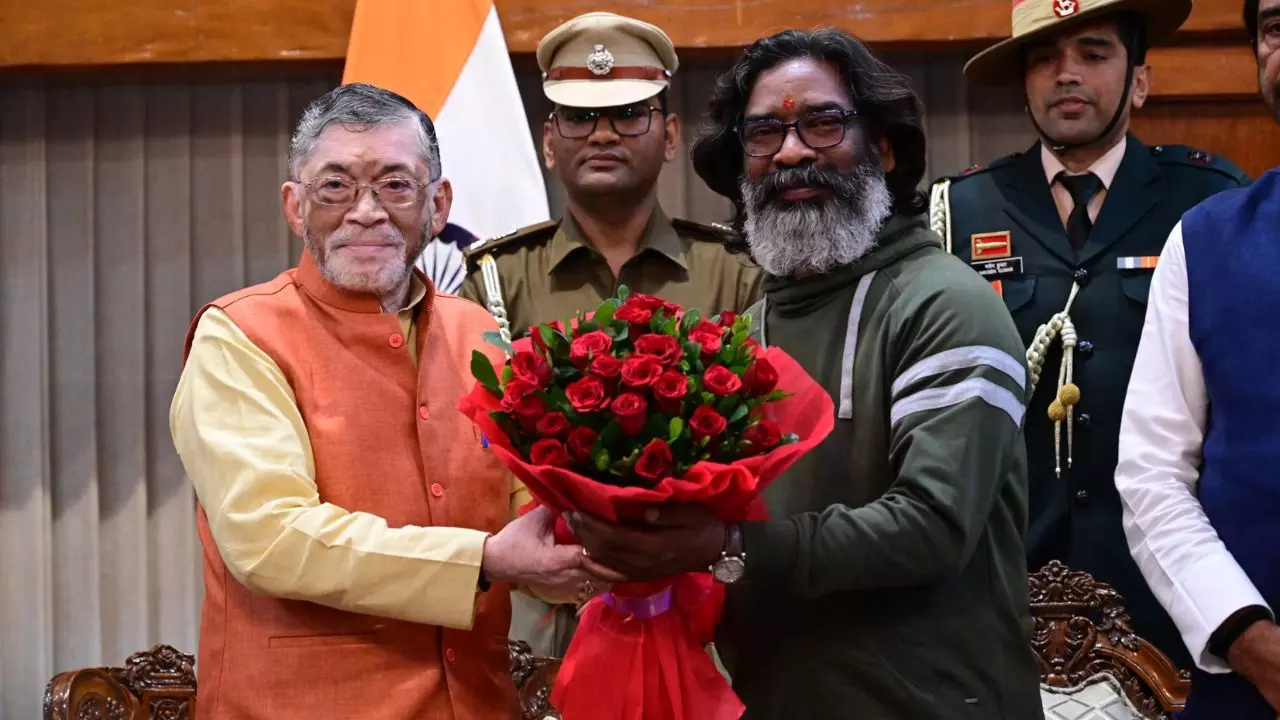 हेमंत सोरेन ने CM पद से दिया इस्तीफा! सरकार बनाने का दावा किया पेश, 28 नवंबर को होगा राजतिलक