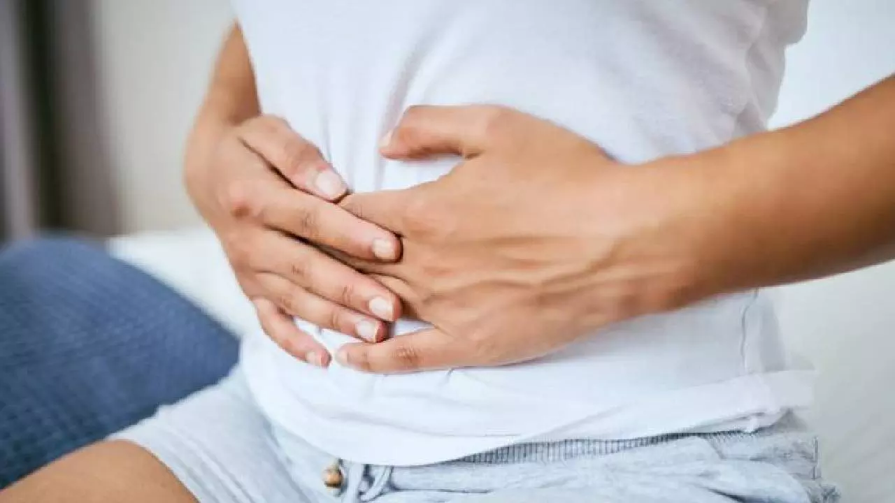 पीरियड्स के बिना हो रही है ब्लीडिंग तो समझे है बड़ा खतरा, तुरंत करें ये काम पीरियड्स के बिना हो रही है ब्लीडिंग तो समझे है बड़ा खतरा, तुरंत करें ये काम