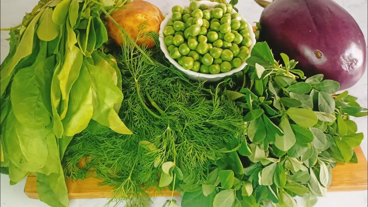 Winter Foods: सर्दियों में क्यों खानी चाहिए साग, यहां जान लें फायदे