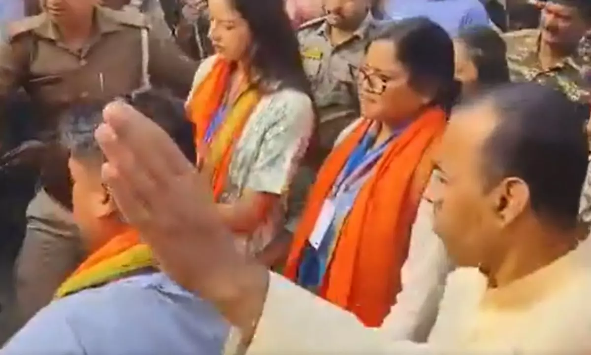 मिलिए हेमंत सोरेन की भतीजियों से, मां की हार के बाद जिन्हें झेलनी पड़ी हूटिंग मिलिए हेमंत सोरेन की भतीजियों से, मां की हार के बाद जिन्हें झेलनी पड़ी हूटिंग