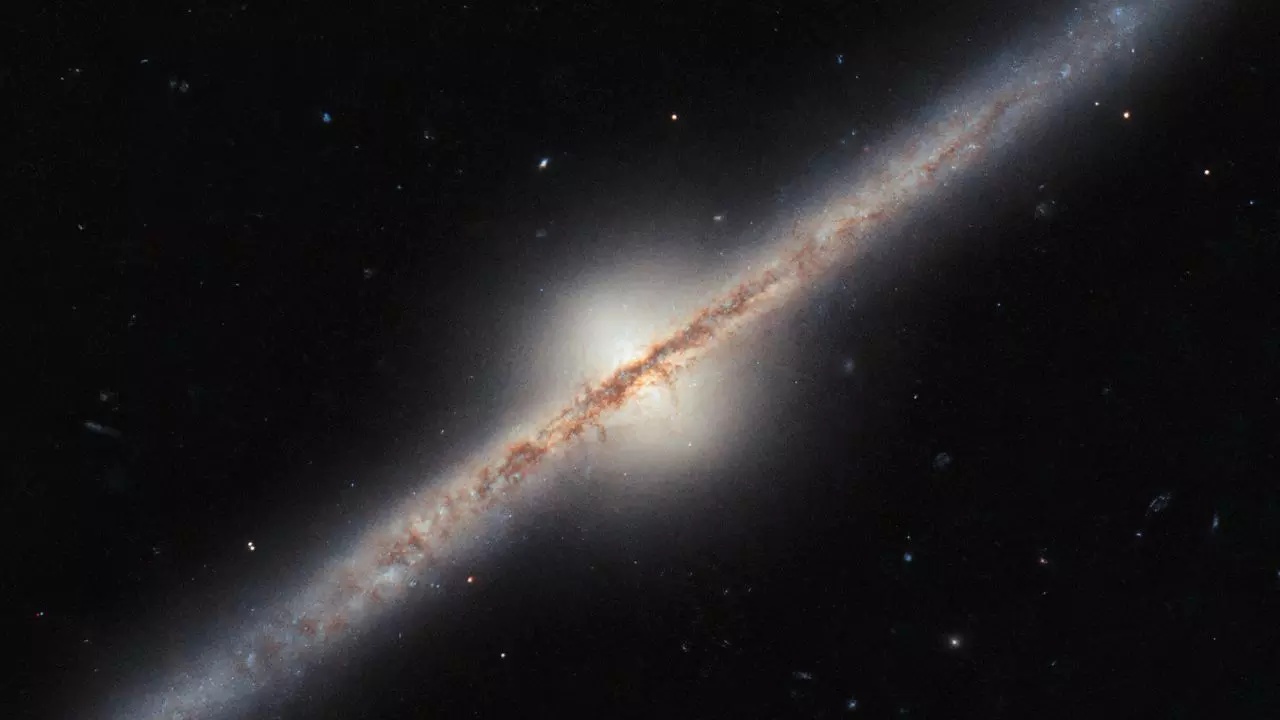 लाखों प्रकाश वर्ष दूर आकाशगंगा का दुर्लभ नजारा, NASA के हबल टेलीस्कोप के कैमरे में कैद