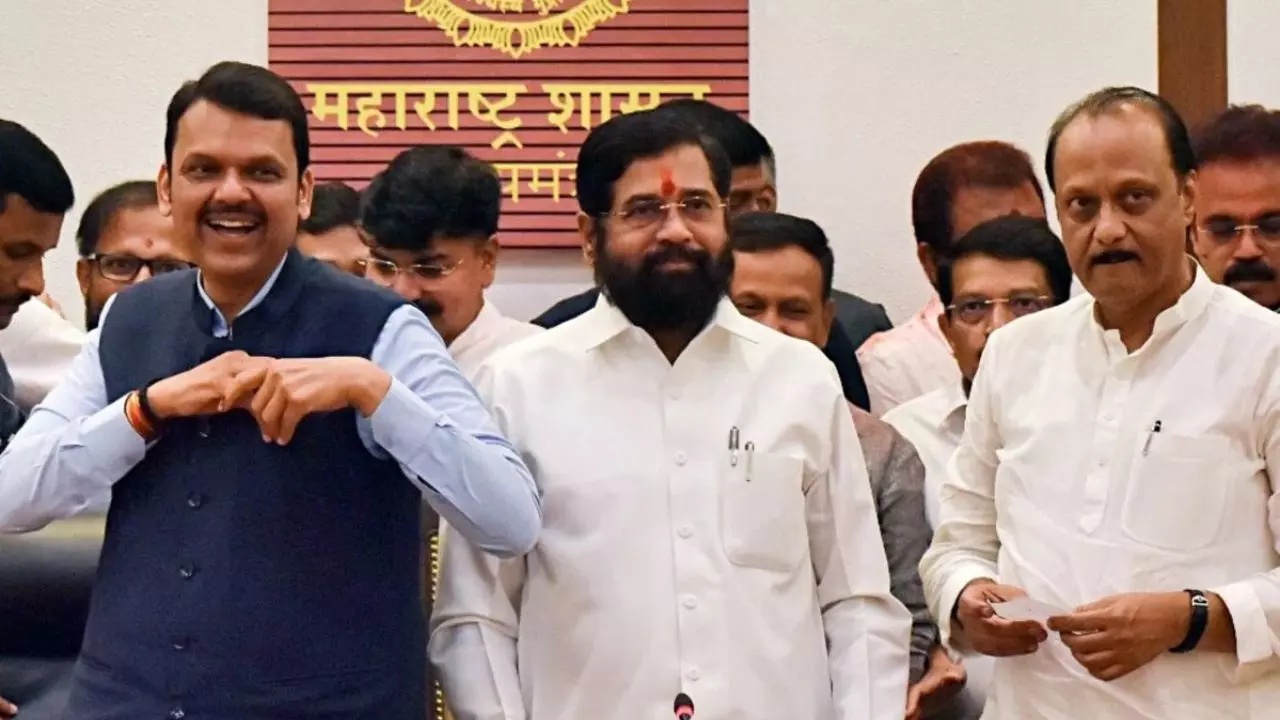 भाजपा बोली- फडणवीस ही होंगे CM,  शिवसेना ने फंसाया पेच, आज होगा महाराष्ट्र के बॉस का ऐलान