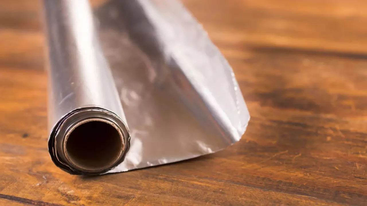 इस तरह से Aluminium Foil का इस्तेमाल, आसान हो जाएंगे कई काम