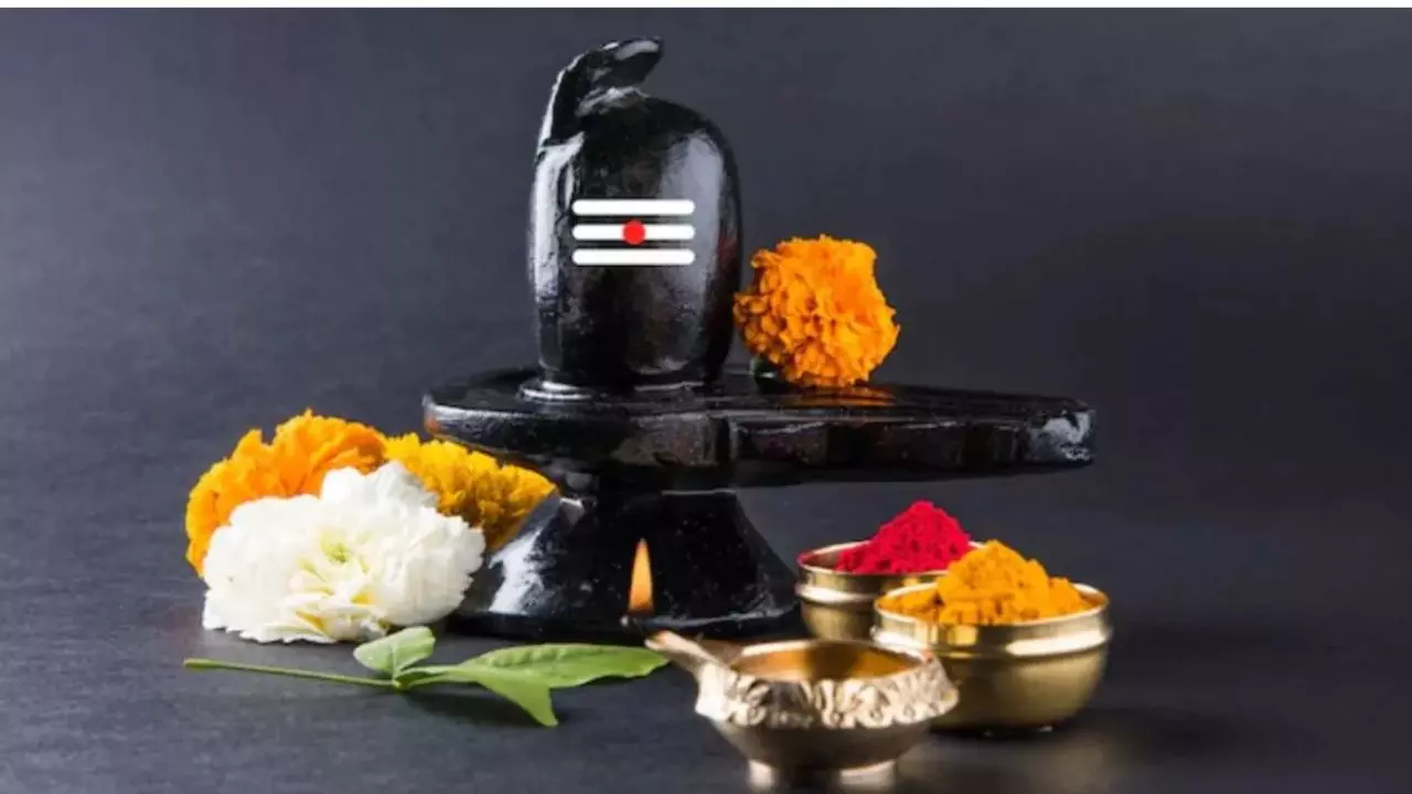 Pradosh Vrat Mantra Vidhi: इन 5 मंत्रों से पाएं भोलेनाथ की कृपा, दूर होंगी सभी मुश्किलें!
