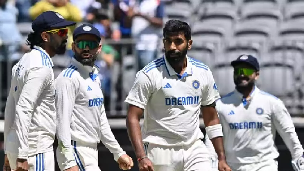 भारत को पर्थ टेस्ट में जिताने वाले खिलाड़ी की हो सकती है छुट्टी, प्लेइंग 11 को लेकर टीम इंडिया में घमासान