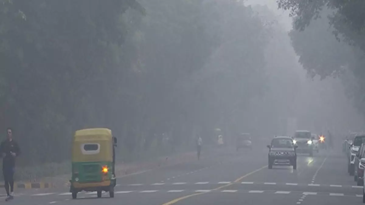राजधानी की हवा बहुत खराब, AQI 302 के साथ स्कूलों में हाइब्रिड मोड लागू