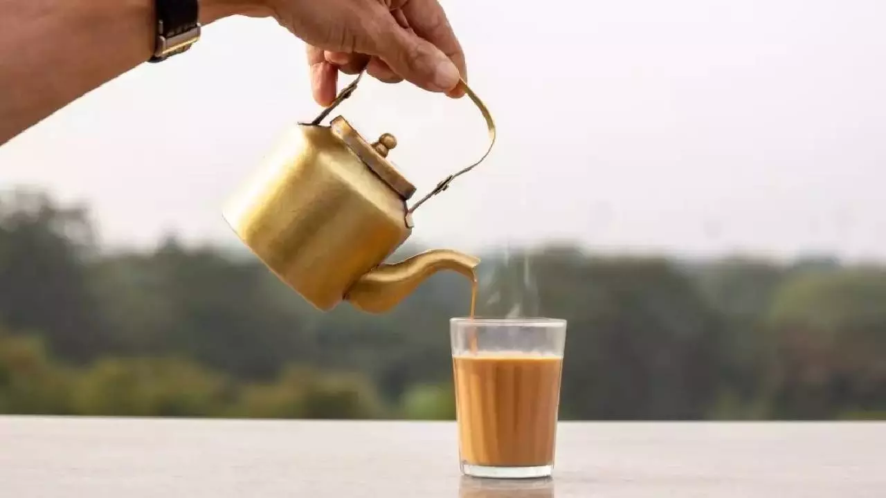 सुबह-सुबह खाली पेट चाय पीना होता है खतरनाक, जा सकती है आपकी जान!