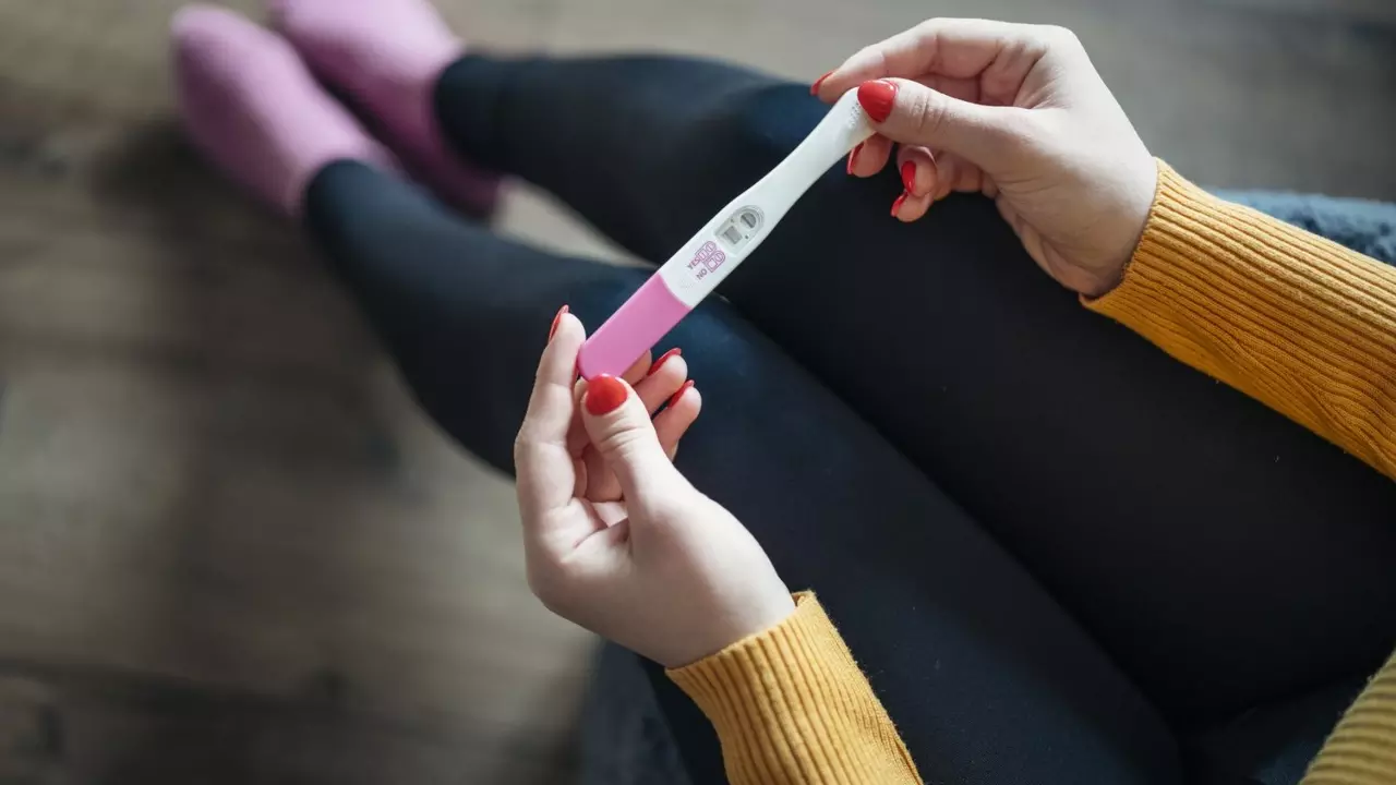 पीरियड्स में संबंध बनाने से हो सकती हैं प्रेग्नेंट? बरतें ये सावधानी