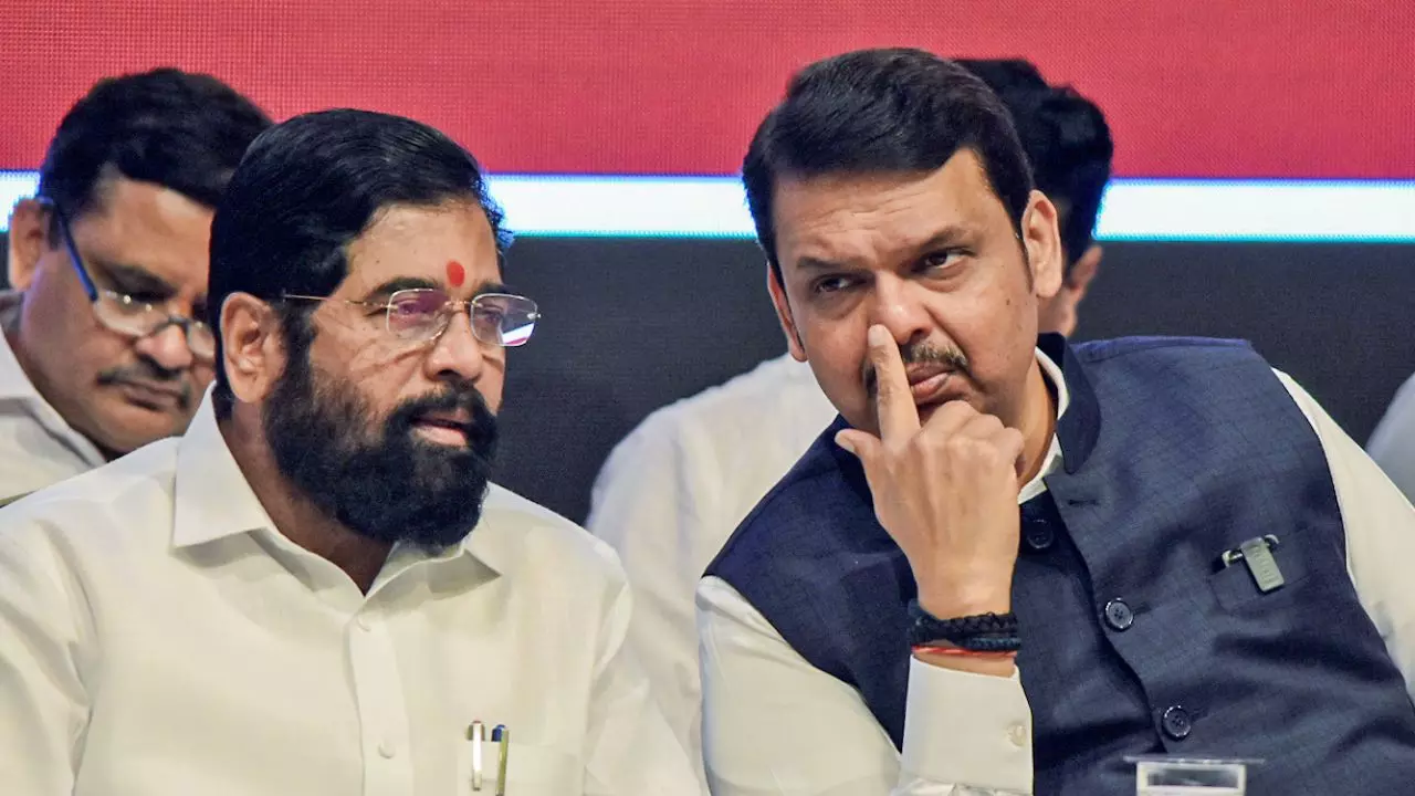 महाराष्ट्र में फडणवीस नहीं तो कौन? CM की रेस में इन दो नेताओं का नाम भी शामिल महाराष्ट्र में फडणवीस नहीं तो कौन? CM की रेस में इन दो नेताओं का नाम भी शामिल